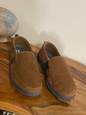 dearfoams Men's Tan Suede Slip-On Loafers